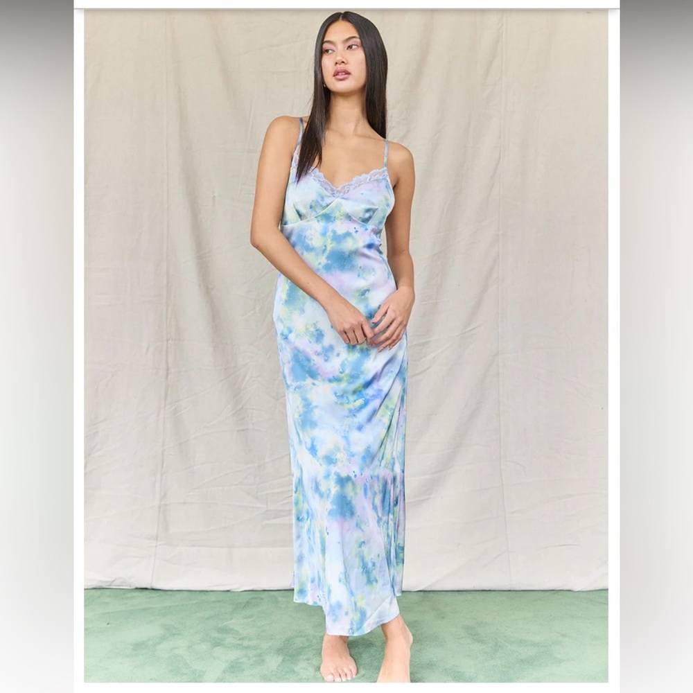 West of Melrose Printed Satin Lace trim maxi dress. NWT. BLUE - Picture 1 of 4